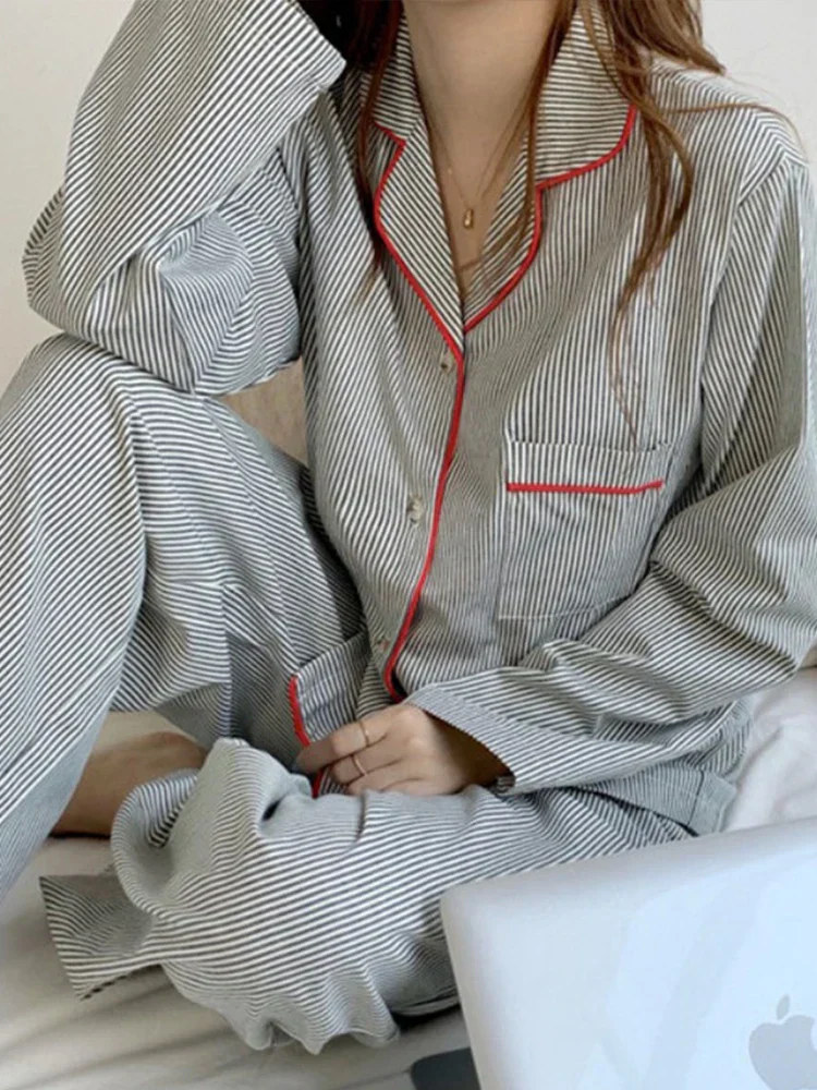 Striped Two-Piece Pyjama Set with Button-Up Shirt and Trousers for Women