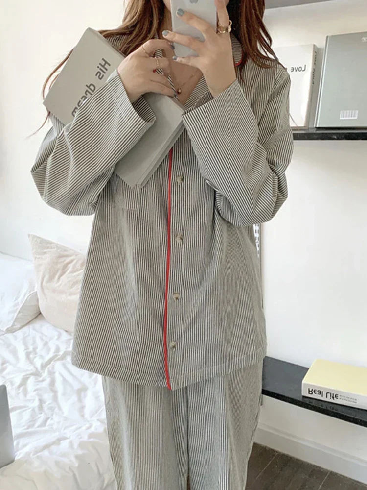 Striped Two-Piece Pyjama Set with Button-Up Shirt and Trousers for Women